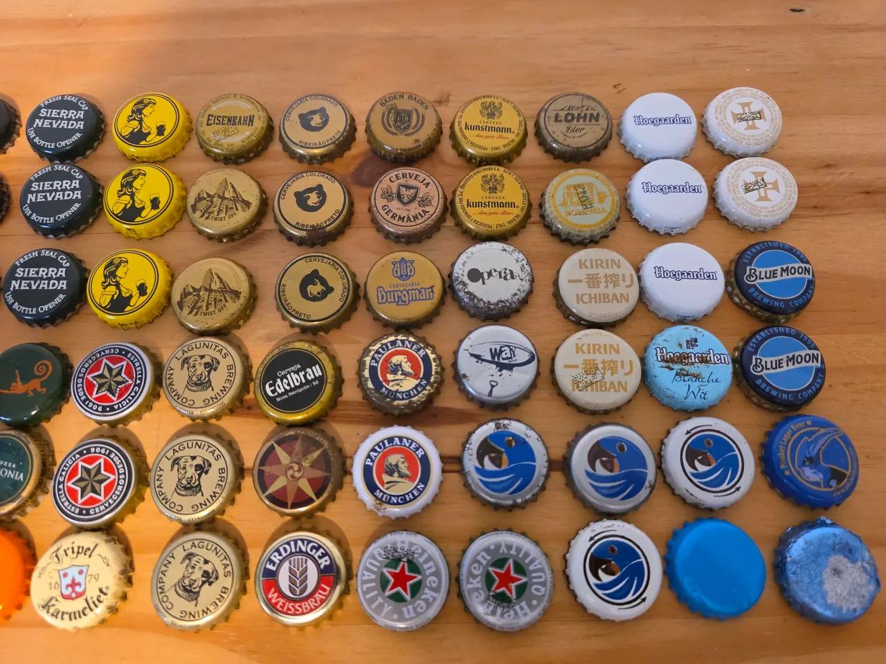 Coleção com 72 tampinhas de cerveja - Foto 2