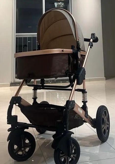 Carrinho de bebê + bebê conforto 