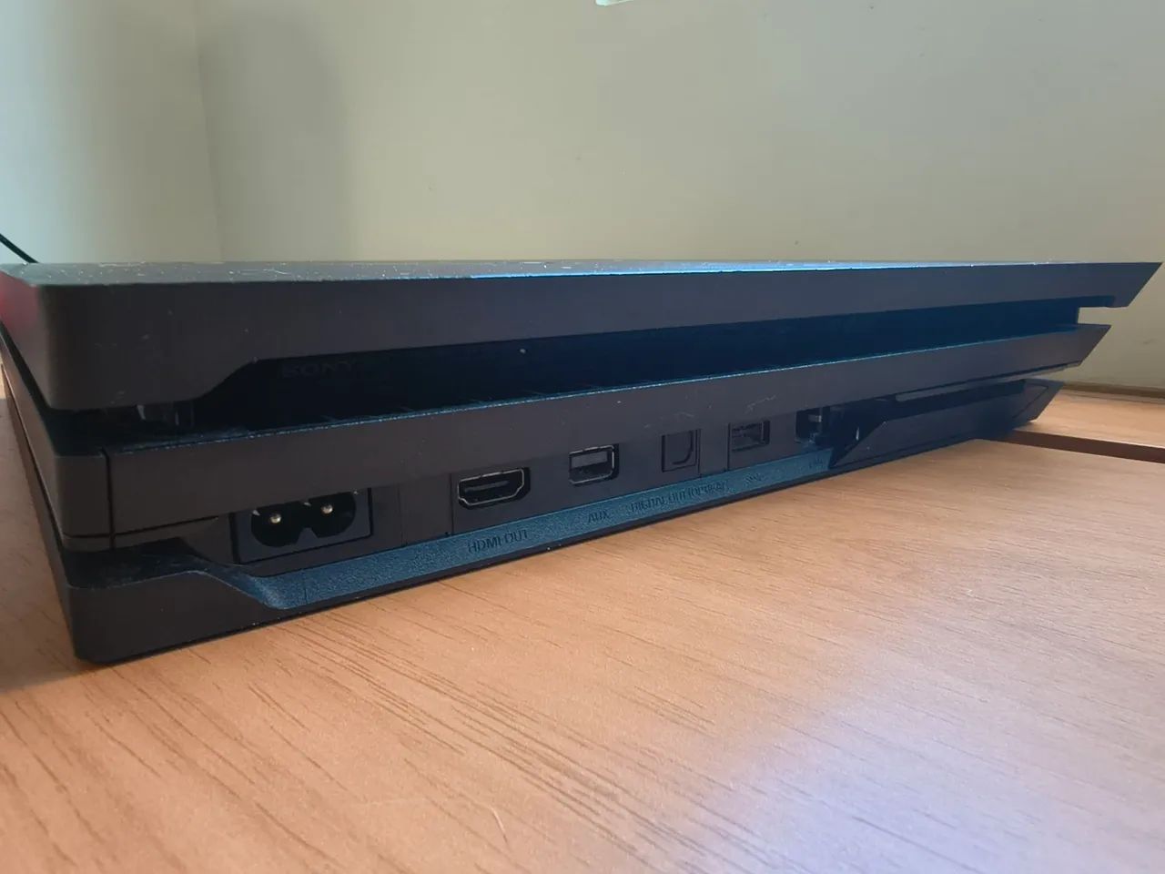 PS4 Pro + 2 controles + cabos (HDMI, força e USB) - Foto 3