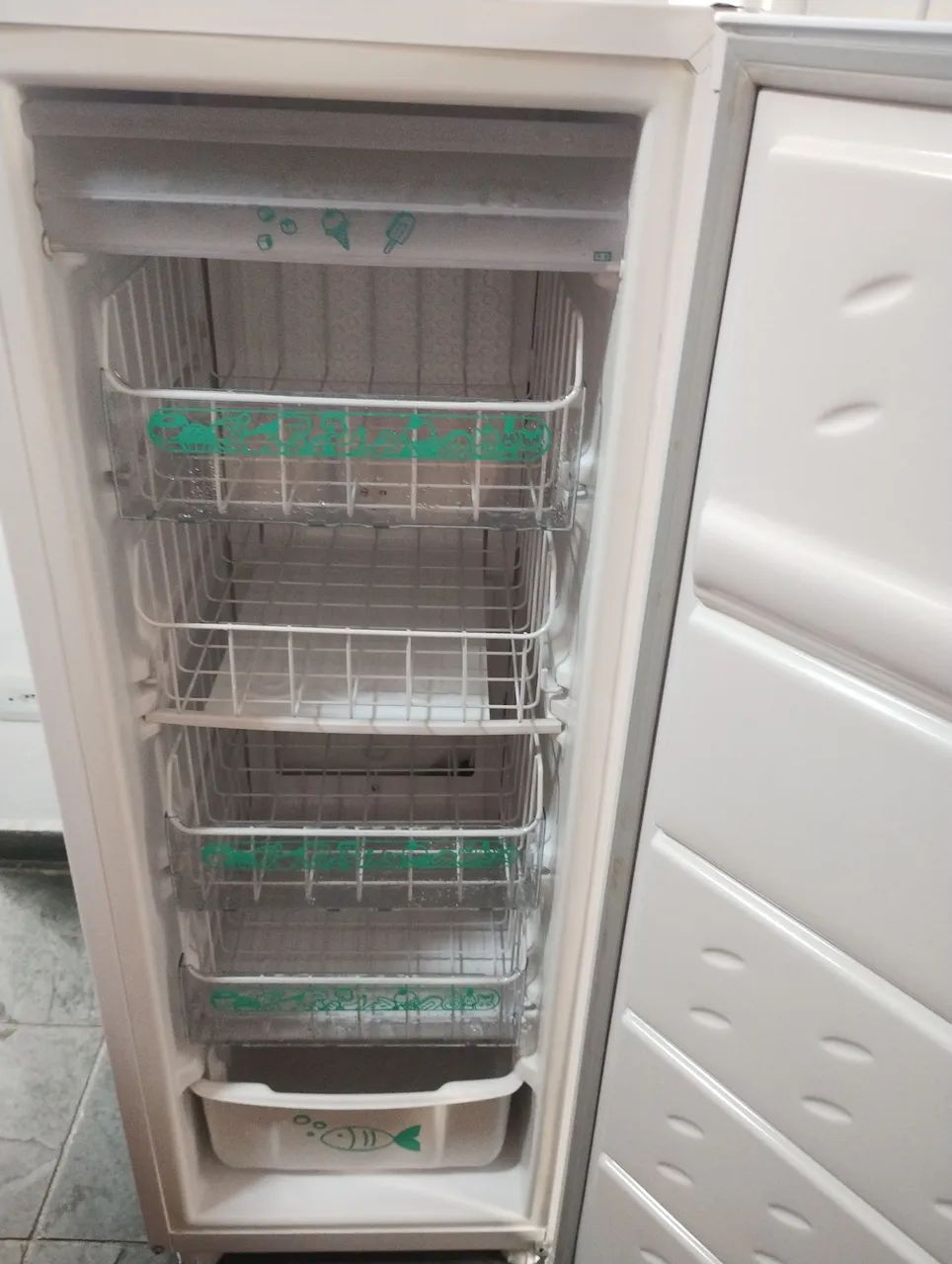 Freezer vertical Consul 