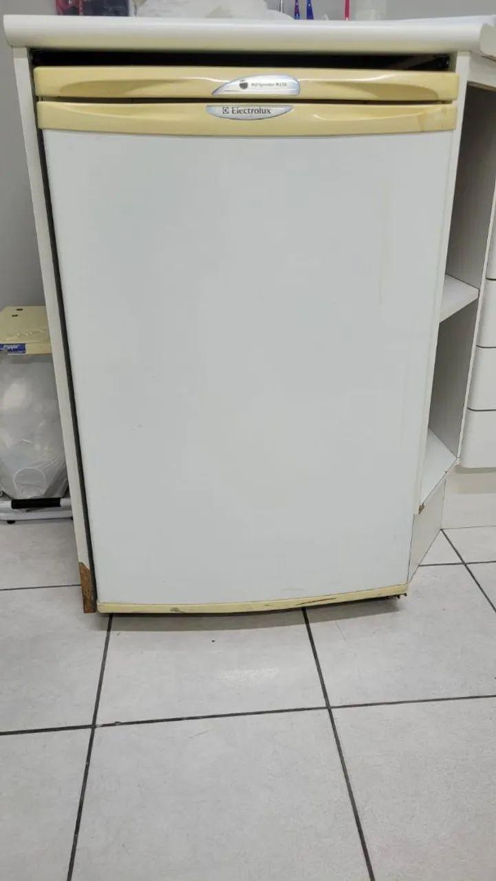 Frigobar Electrolux R130 