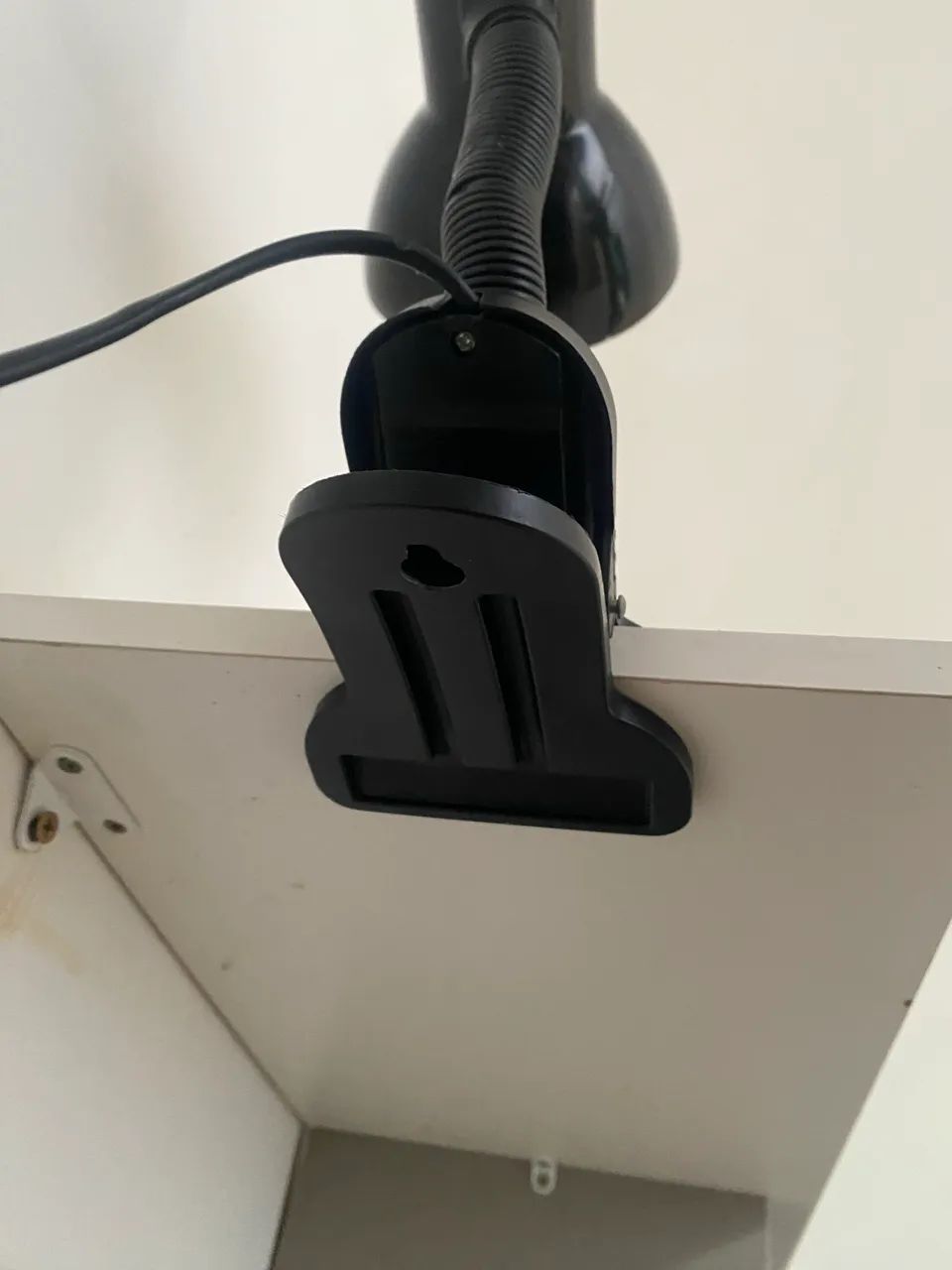 Iluminária de Mesa com Garra - Foto 2