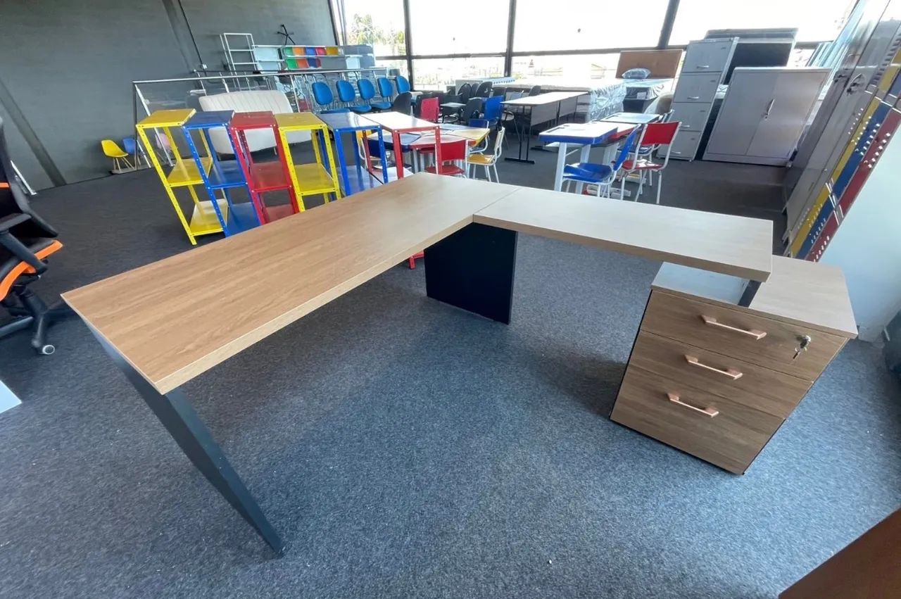 MESA DE ESCRITORIO COM GAVETEIRO E ARMARIO LOJA IKONOFFICE  - Foto 3