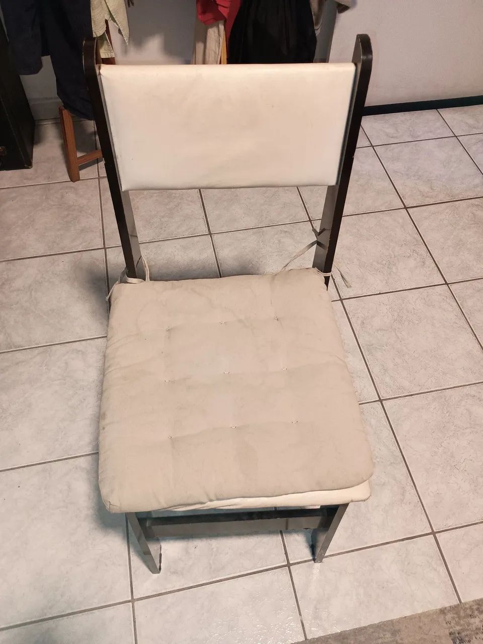 Mesa 1,20 x 0,90 + 4 cadeiras - Foto 2