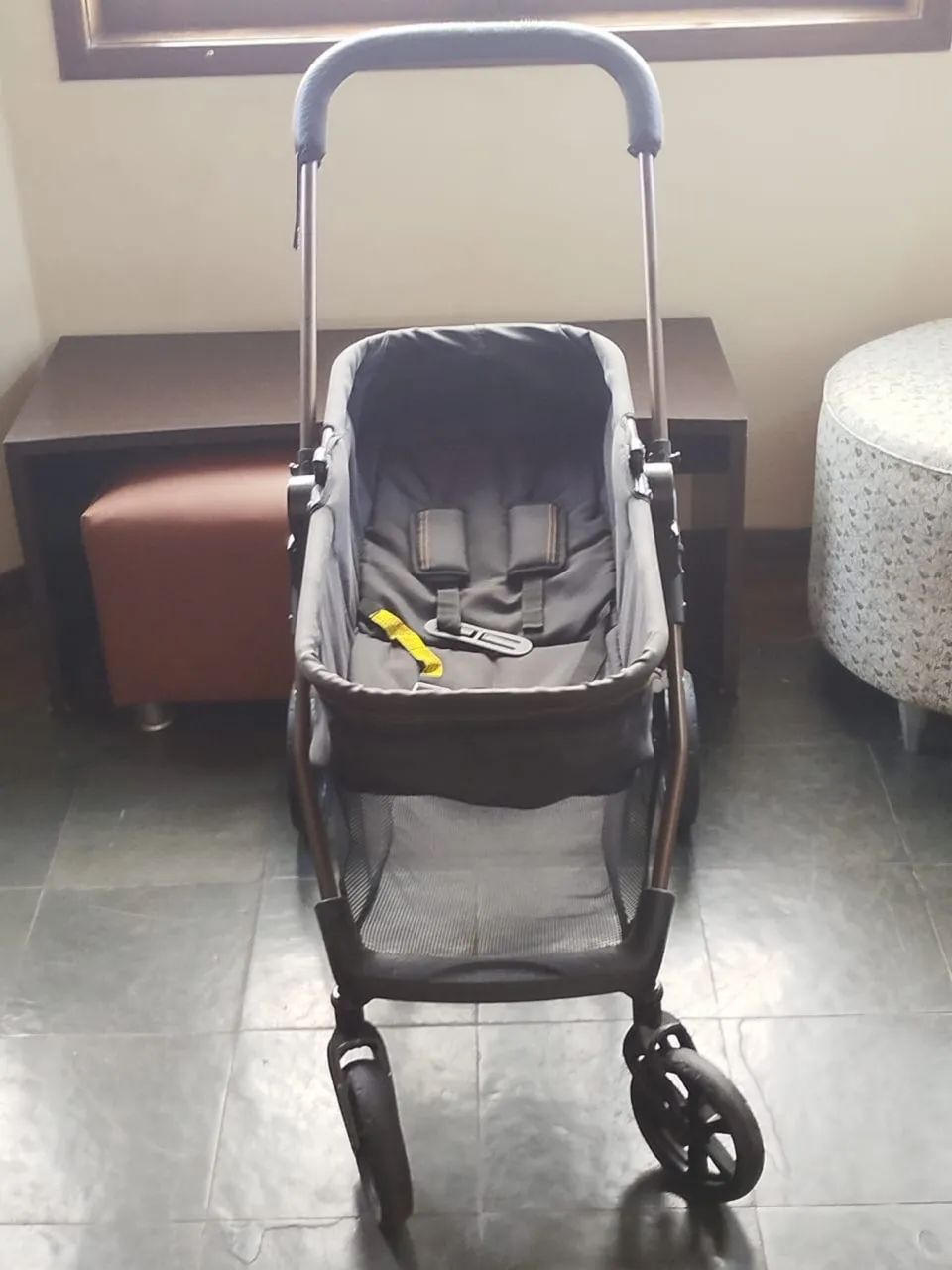 Vendo Carrinho de bebê / bebê conforto e base de carro - Foto 3