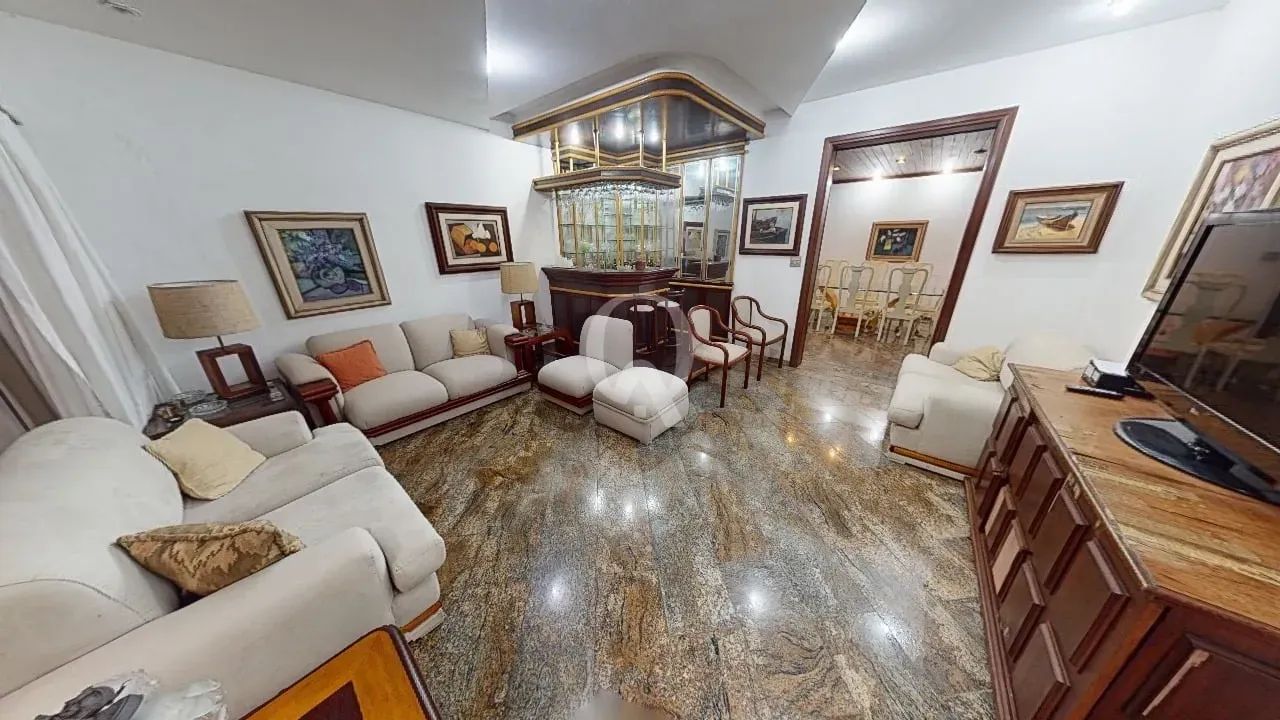 Casa triplex com 5 quartos na Urca
