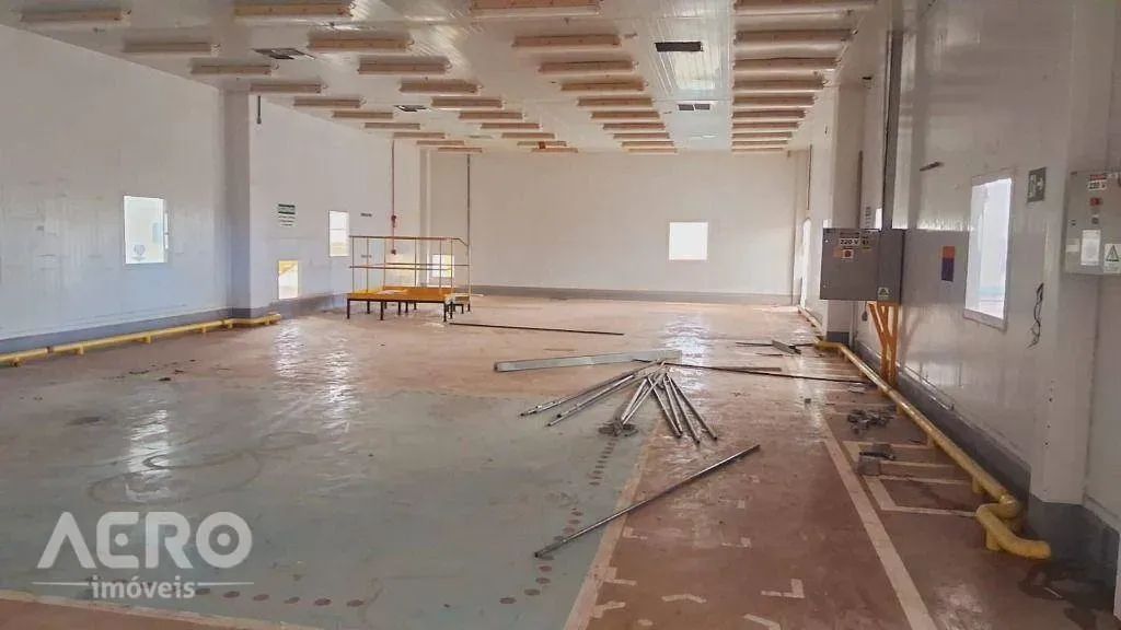 Barracão com 1.300m2 de área construída e 1.000m2 de pátio - Foto 3