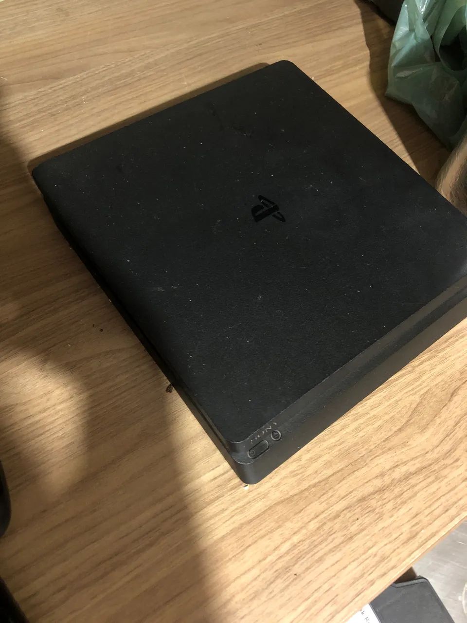 Ps4 slim de 1t com dois controles  - Foto 4