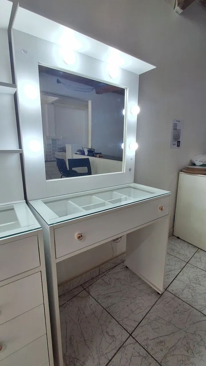  CAMARIM,  MESA, PENTEADEIRA, COM ESPELHO ILUMINADO NOVA - Foto 4