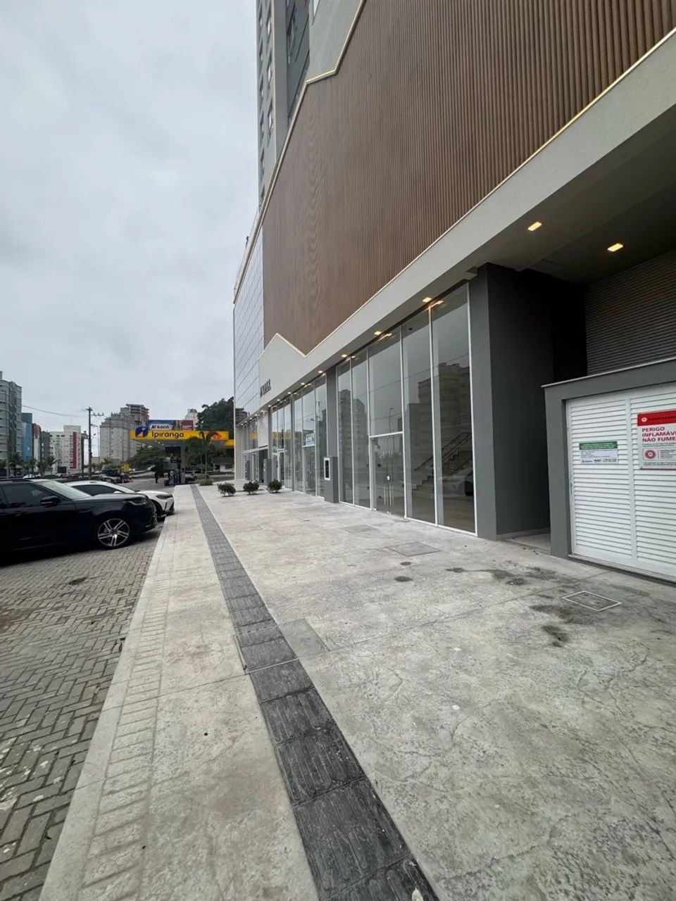Sala Comercial - Avenida - Itapema - Excelente localização e estacionamento - Foto 4