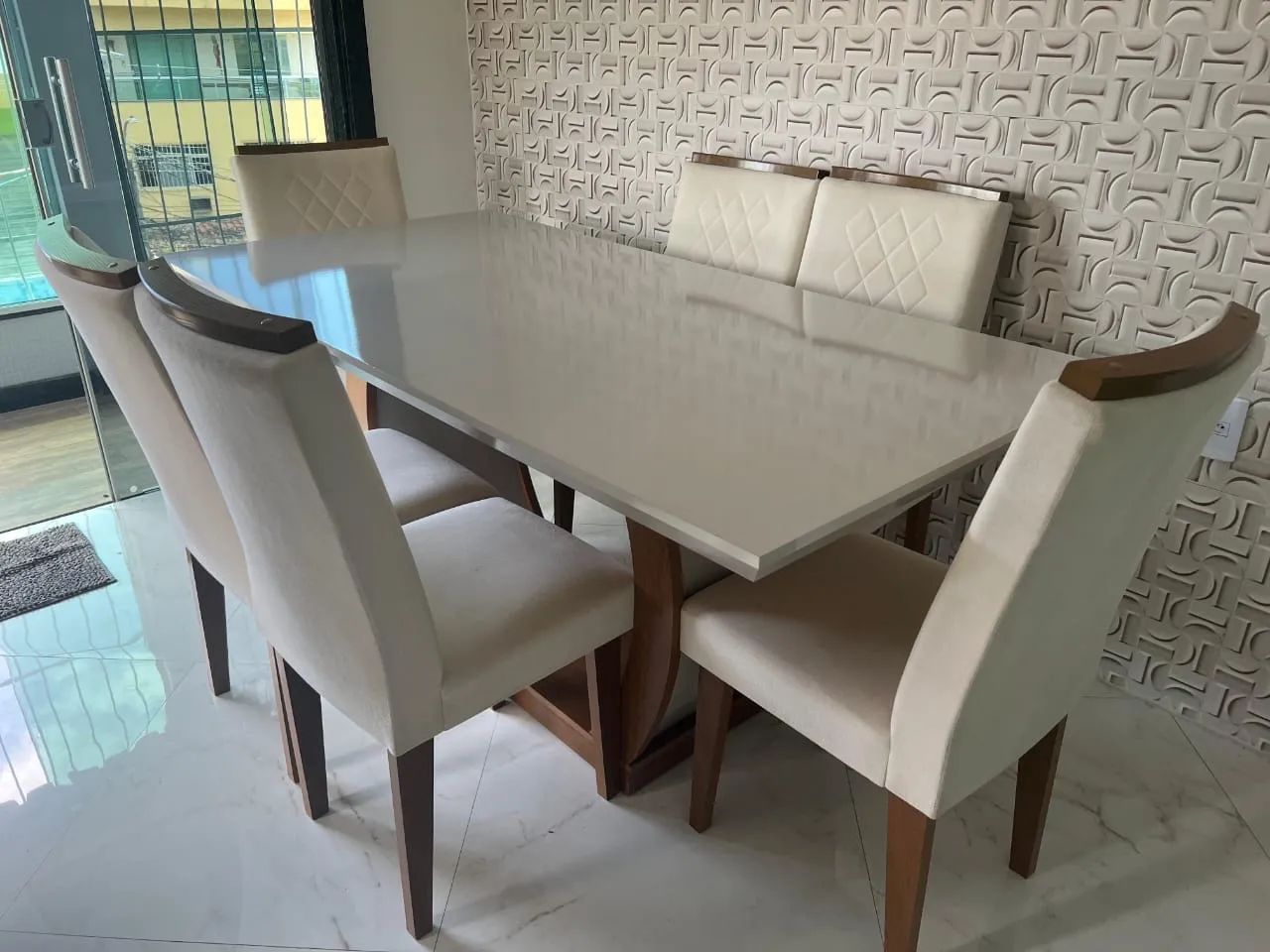 Conjunto de mesa com seis cadeiras - Foto 2