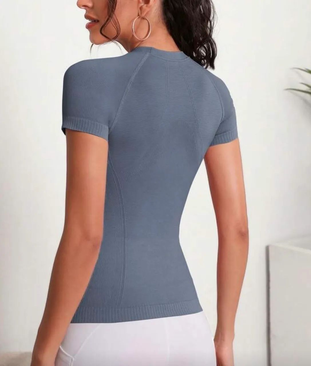 Camiseta Esportiva Feminina - Cinza Chumbo -Tam P - Nova - Foto 3
