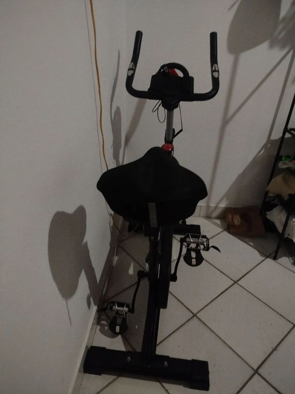 Bicicleta ergométrica nova com apenas 3 meses de uso  - Foto 3