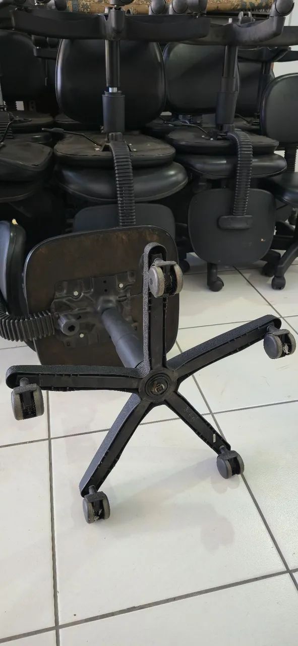 Cadeira Executiva Secretária Escritório Giratória Couro Sintético Preto Ergonômica 120kg - Foto 5