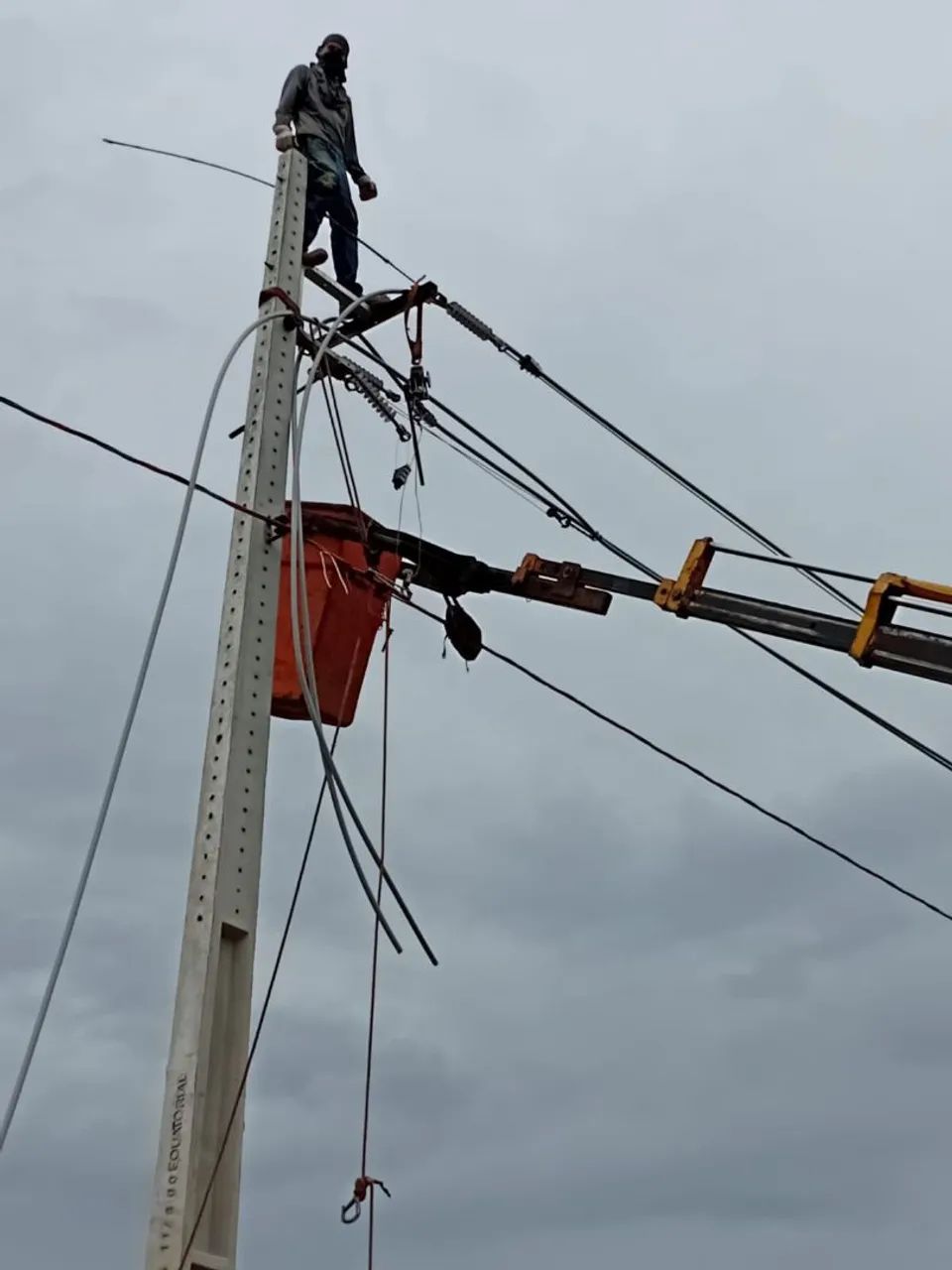 Eletricista faz de tudo 