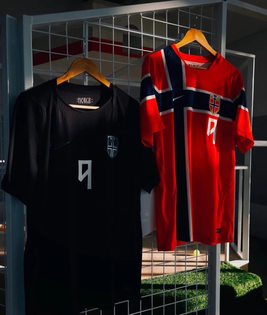 Camisa Noruega vermelha, e a preta  - Foto 2