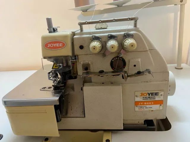MAQUINA OVERLOCK COM MESA - Foto 2