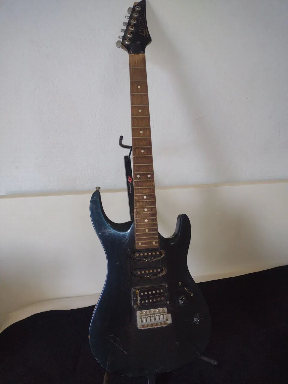 Guitarra Golden (restaurar)