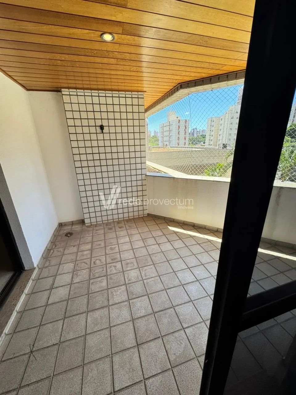 AMPLO APARTAMENTO COM 4 DORMITÓRIOS E LAZER COMPLETO NO CORAÇÃO DO CAMBUÍ - Foto 3