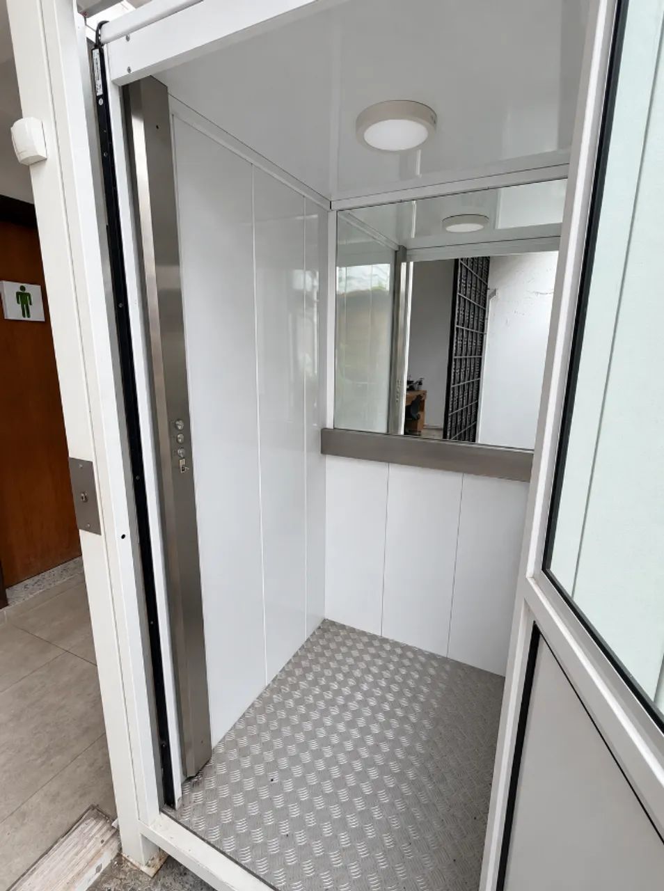 Elevador Plataforma Hidráulica Ônix - 2 Paradas - Cabine Completa