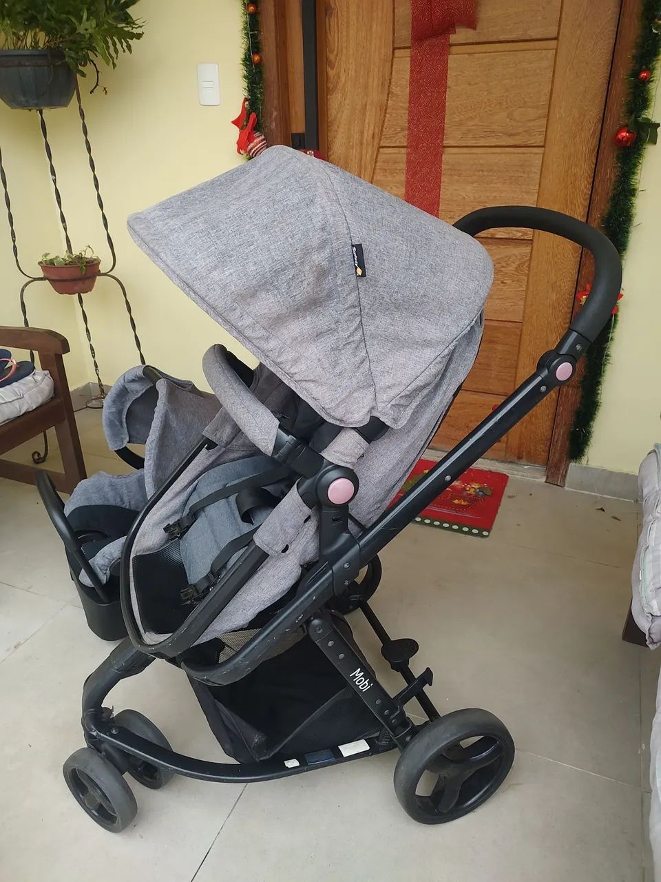 Carrinho de bebê com bebê conforto  - Foto 4