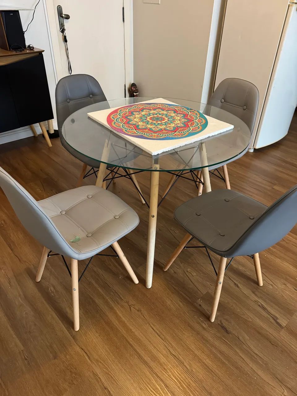 Conjunto mesa de vidro e cadeiras  - Foto 2