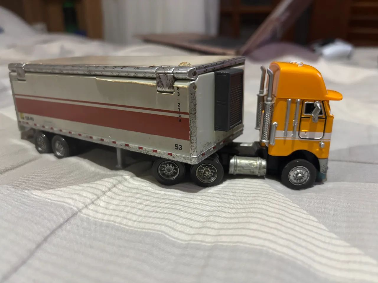 Miniatura Disney Pixar ?Carros? - Paul Valdez Hauler Loose