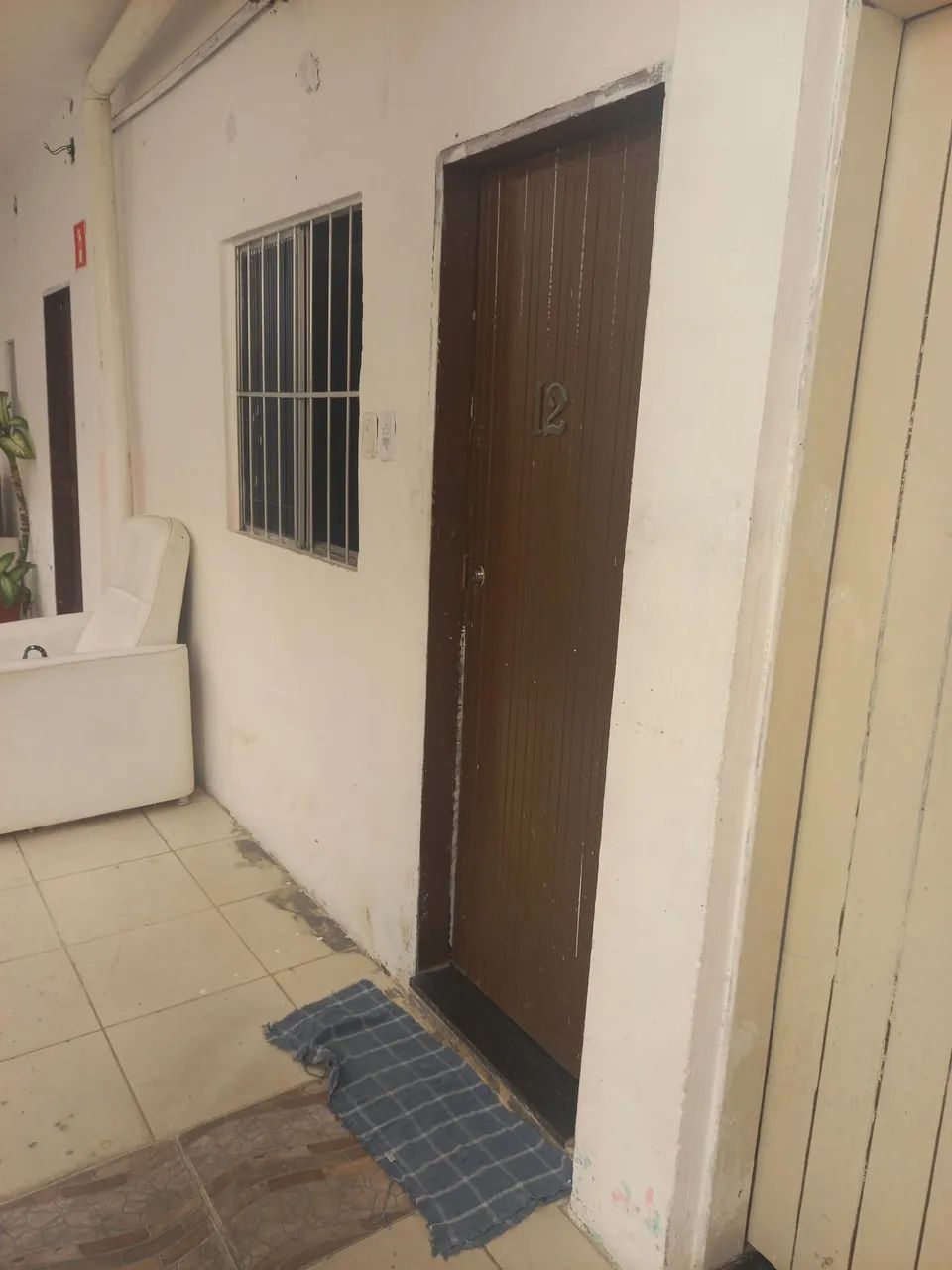 Aluga-se quarto com banheiro 