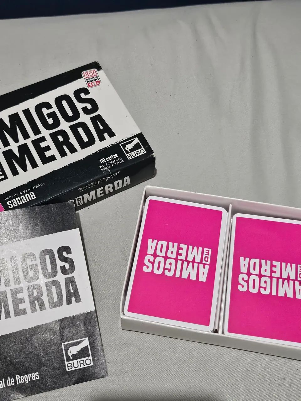 Jogo de Cartas Amigos de Merda ( expansão Sacana) - Foto 3