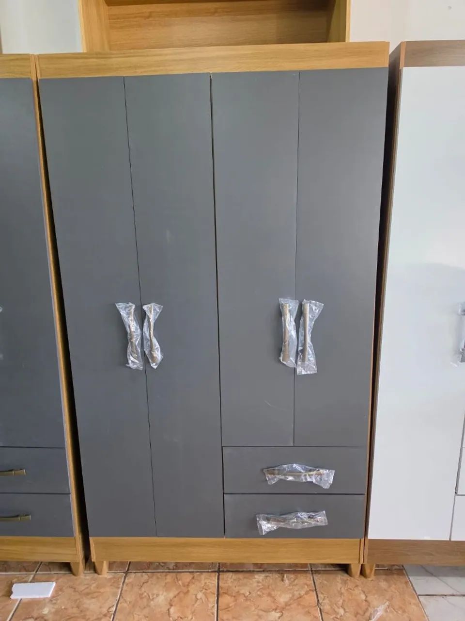Guarda roupa de solteiro novo