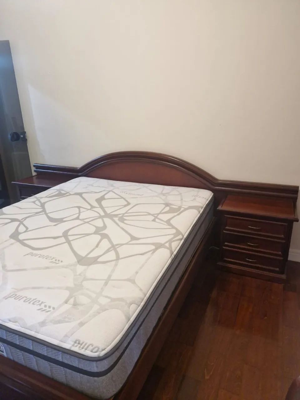 Conjunto Cama Casal com Mesas de Cabeceira e Cômoda 5 Gavetas - Foto 2