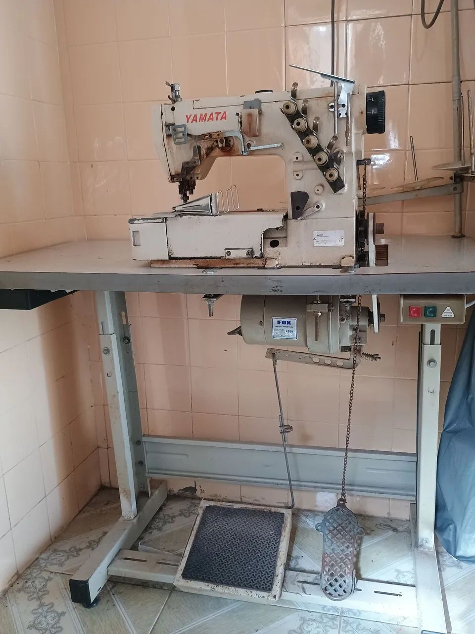 Máquina de costura Galoneira