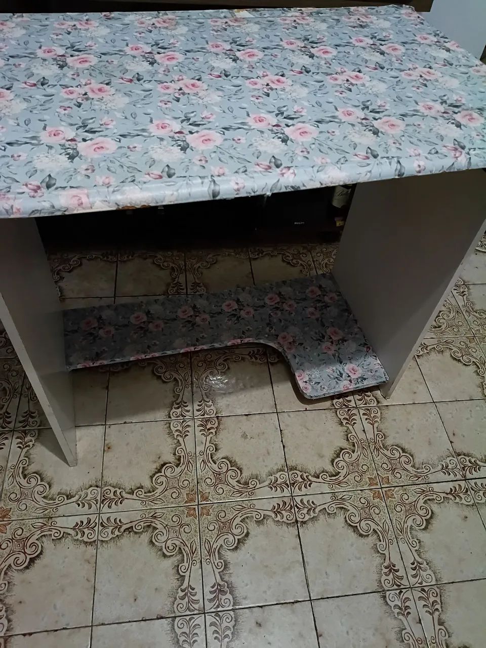 Escrivaninha forrada e decorada. - Foto 4
