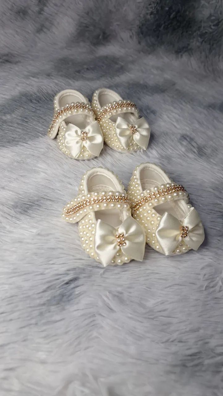 Sapatinhos de bebê menina luxo com perolas  apenas R$ 35 reais - Foto 2