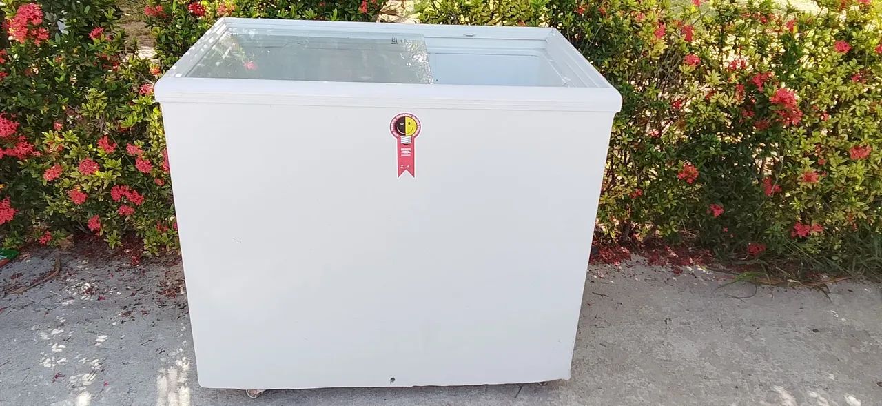 Freezer horizontal com defeito pra vender logo 