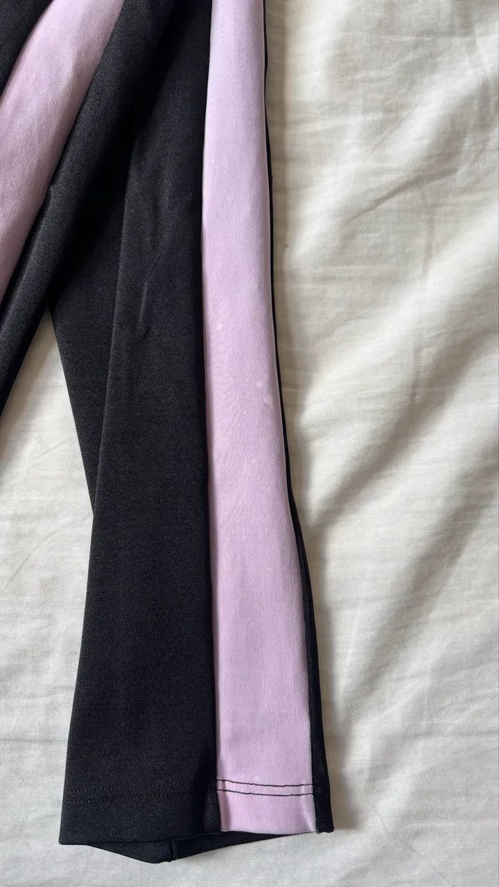 Calça preta de academia com detalhe rosa  - Foto 2