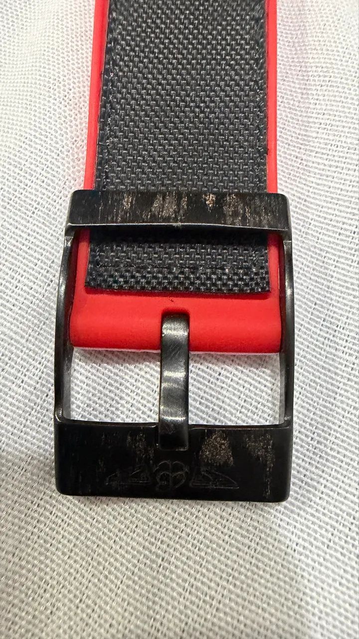 Breitling Avenger Skyland Vermelho