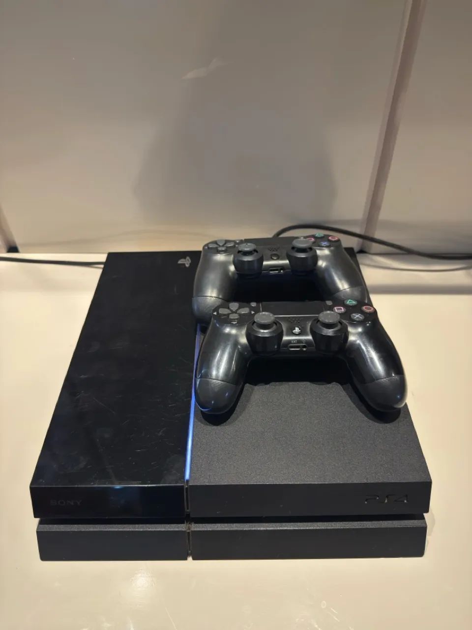 Ps4 Fat Desbloqueado + 2 controles - Foto 3