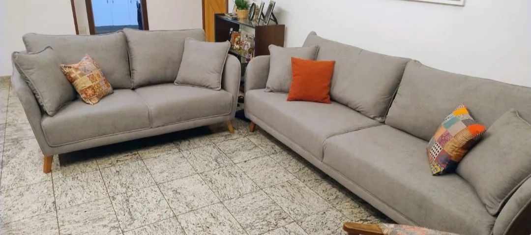 Vendo sofás 4 e 3 lugares Grandes 