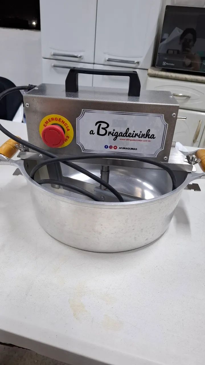 Panela Mexedora de brigadeiro - a Brigadeirinha