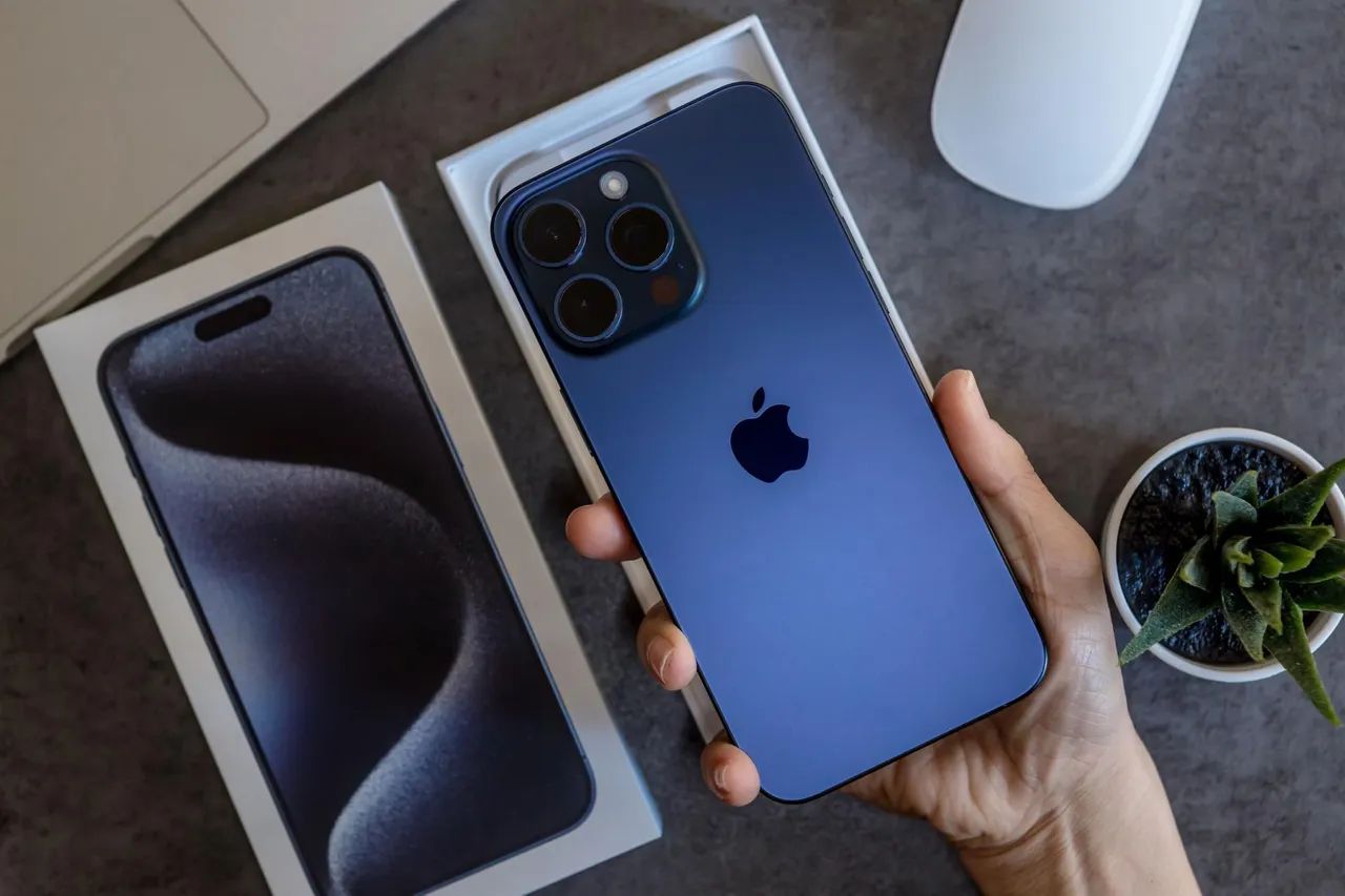 iPhone 15 pro max azul titânio 