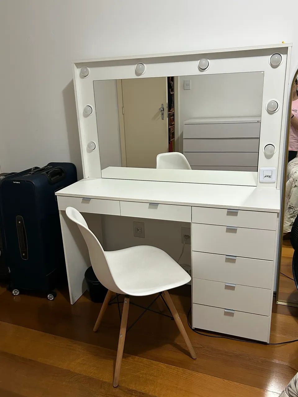 Penteadeira Camarim + lâmpadas + cadeira Eames - Foto 2