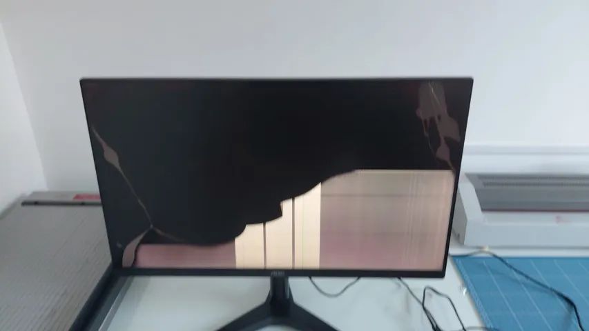 Monitor AOC 24 Polegadas - Tela Quebrada