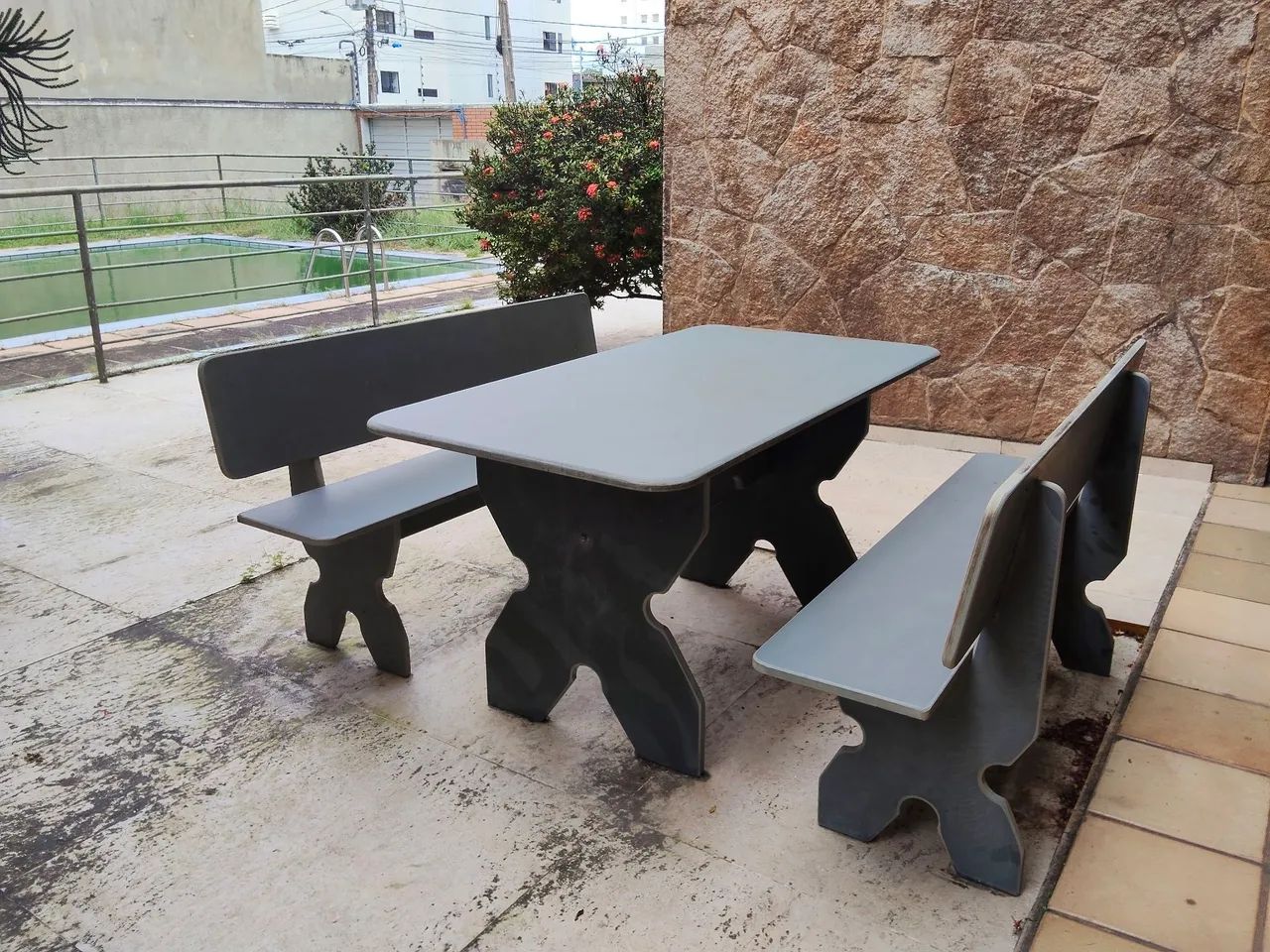 Mesa de 1.80m com 2 bancos de Ardósia  - Foto 2