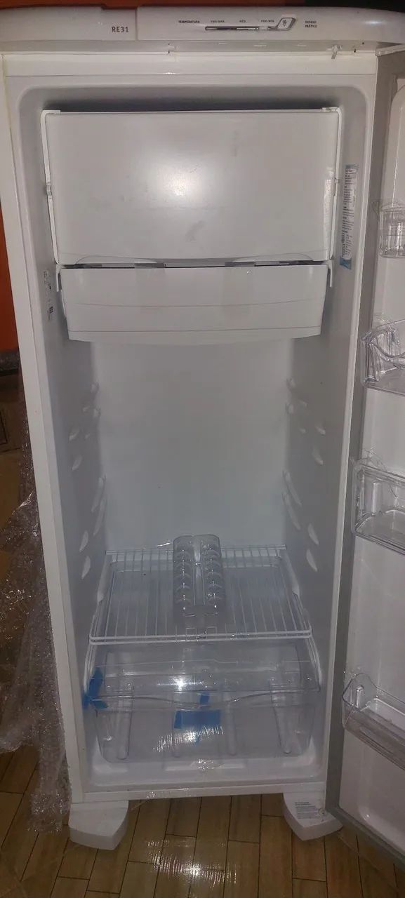 Geladeira Eletrolux 240lts - Foto 4