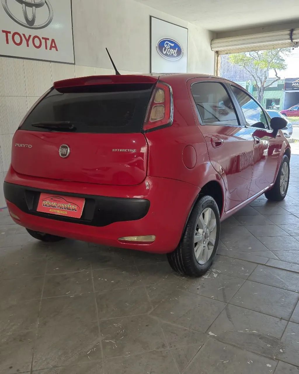 Fiat Punto Attractive 1.4 Fire Flex 8V 5P 2014 - Foto 4