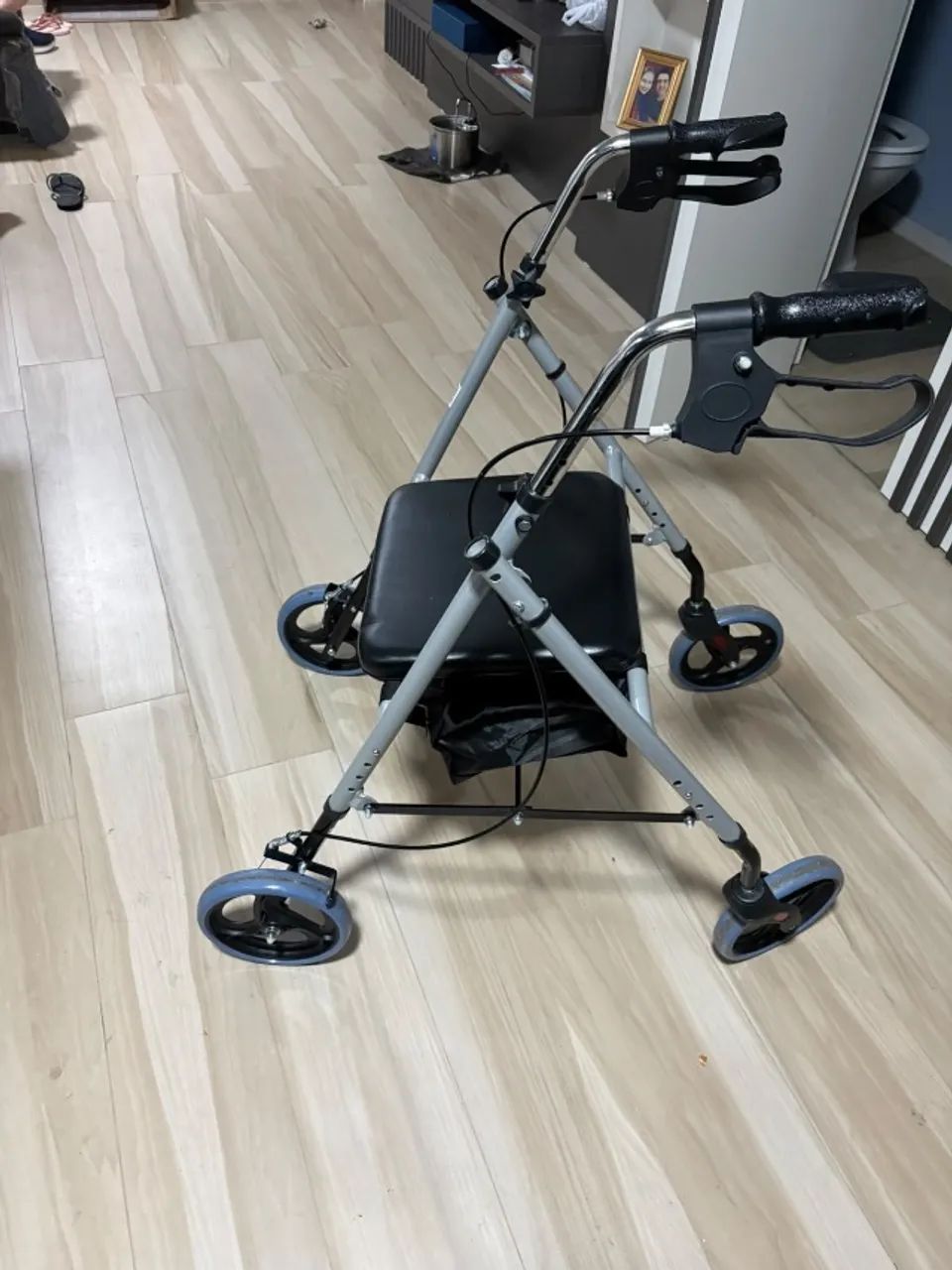 Andador 4 rodas - Foto 4