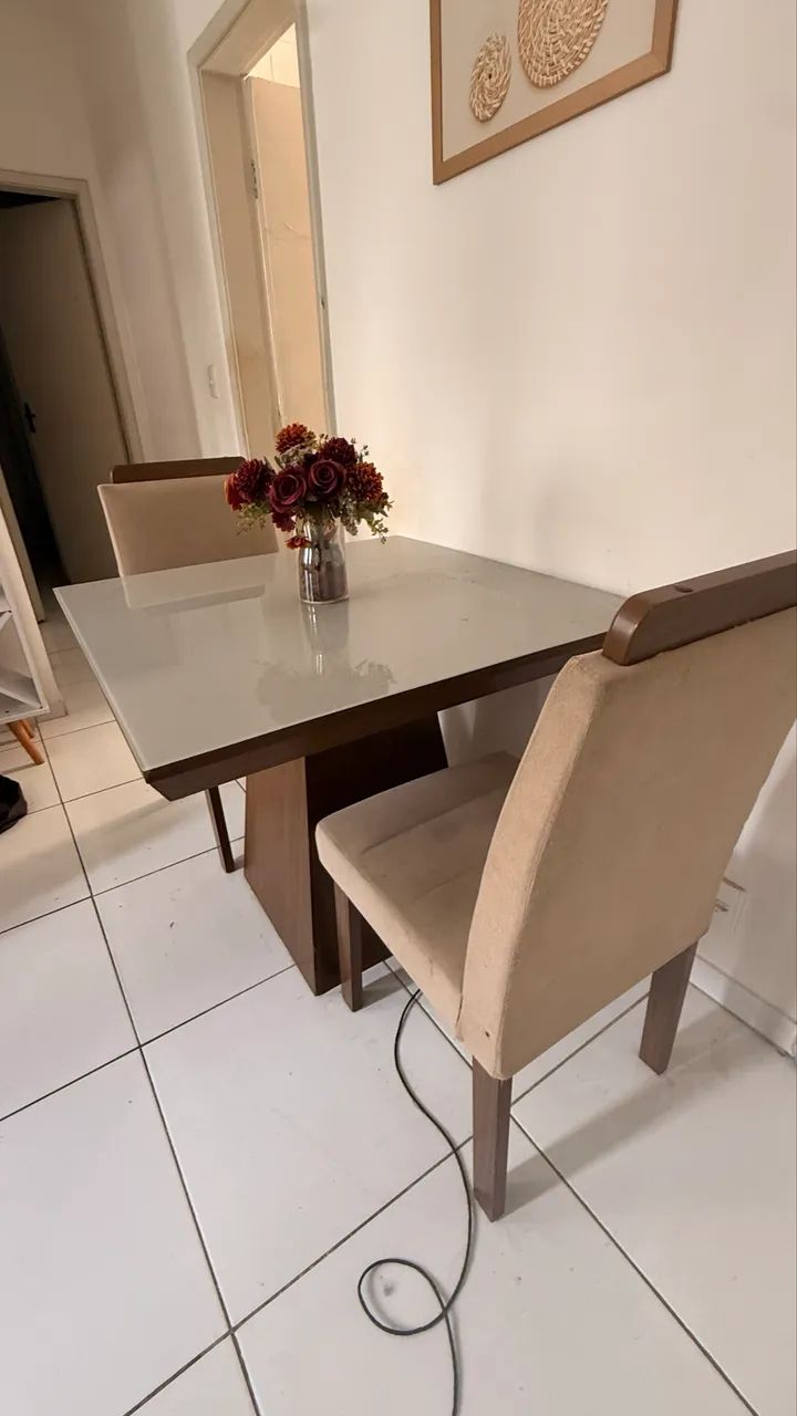 Mesa para 4 lugares com 2 cadeiras  - Foto 2