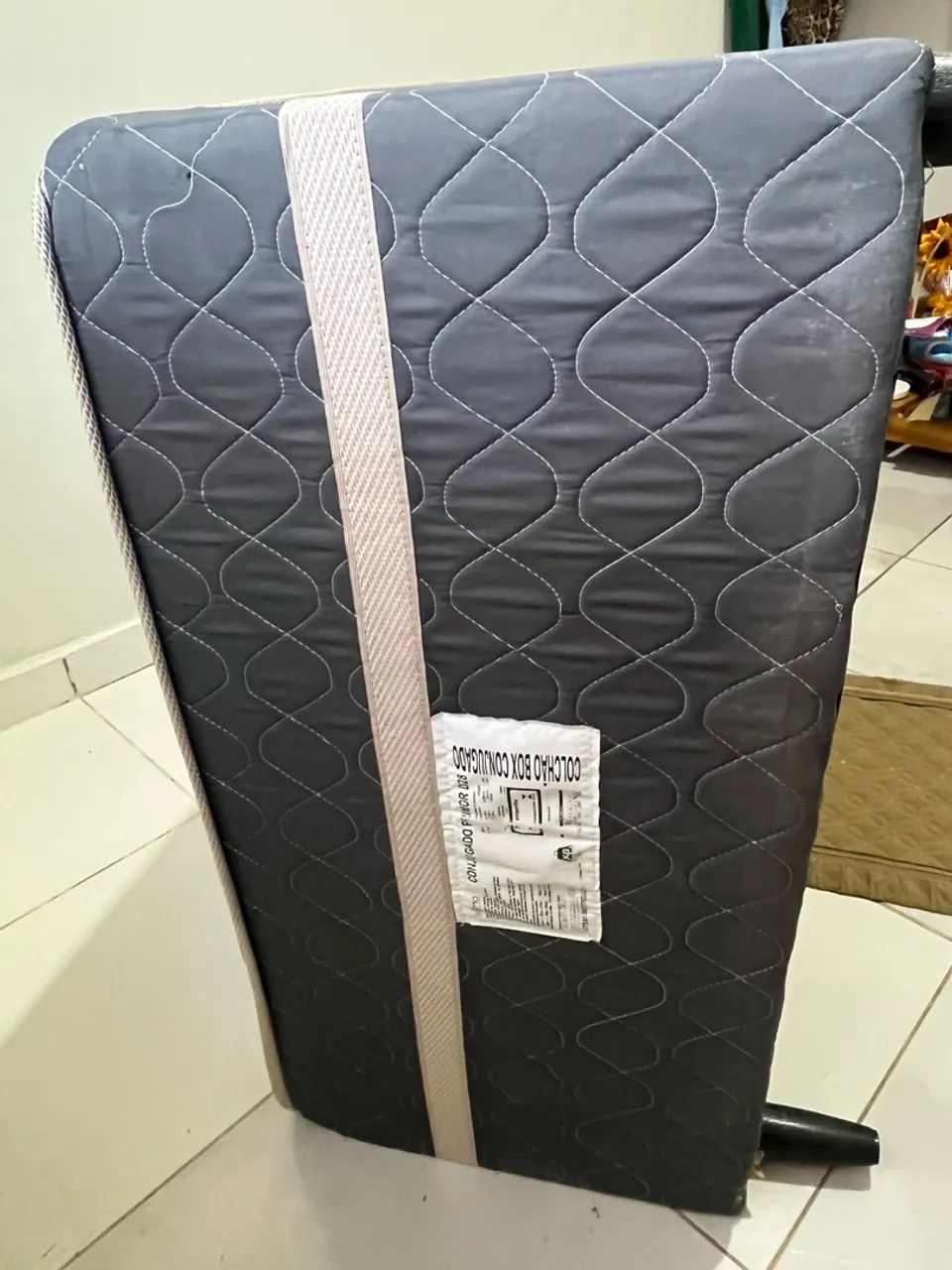 Vendo colchão conjugado NOVO.