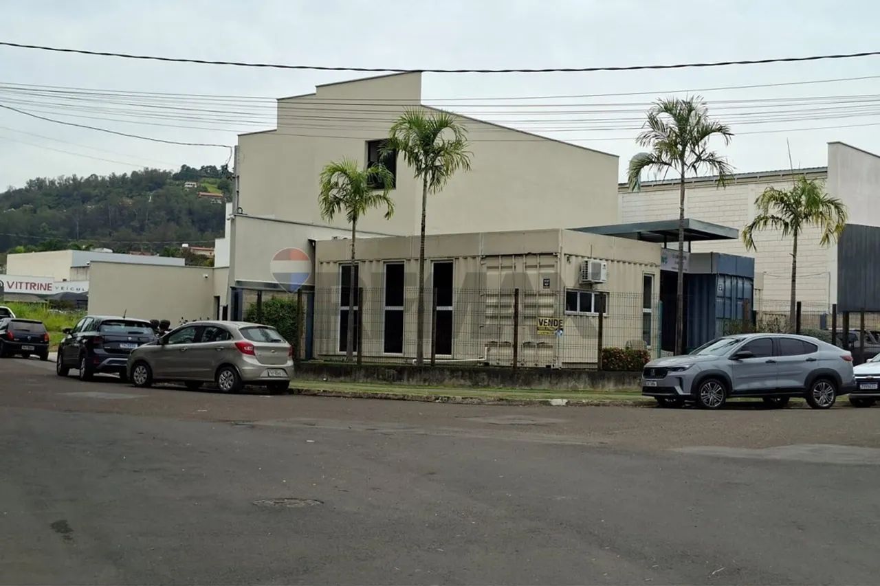 Imóvel Comercial de Esquina em Amparo  Arquitetura Container, 3 Vagas e Excelente Localiza - Foto 2